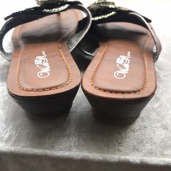 NWOT Floral thong rhinestone flip flops - Picture 5 of 5